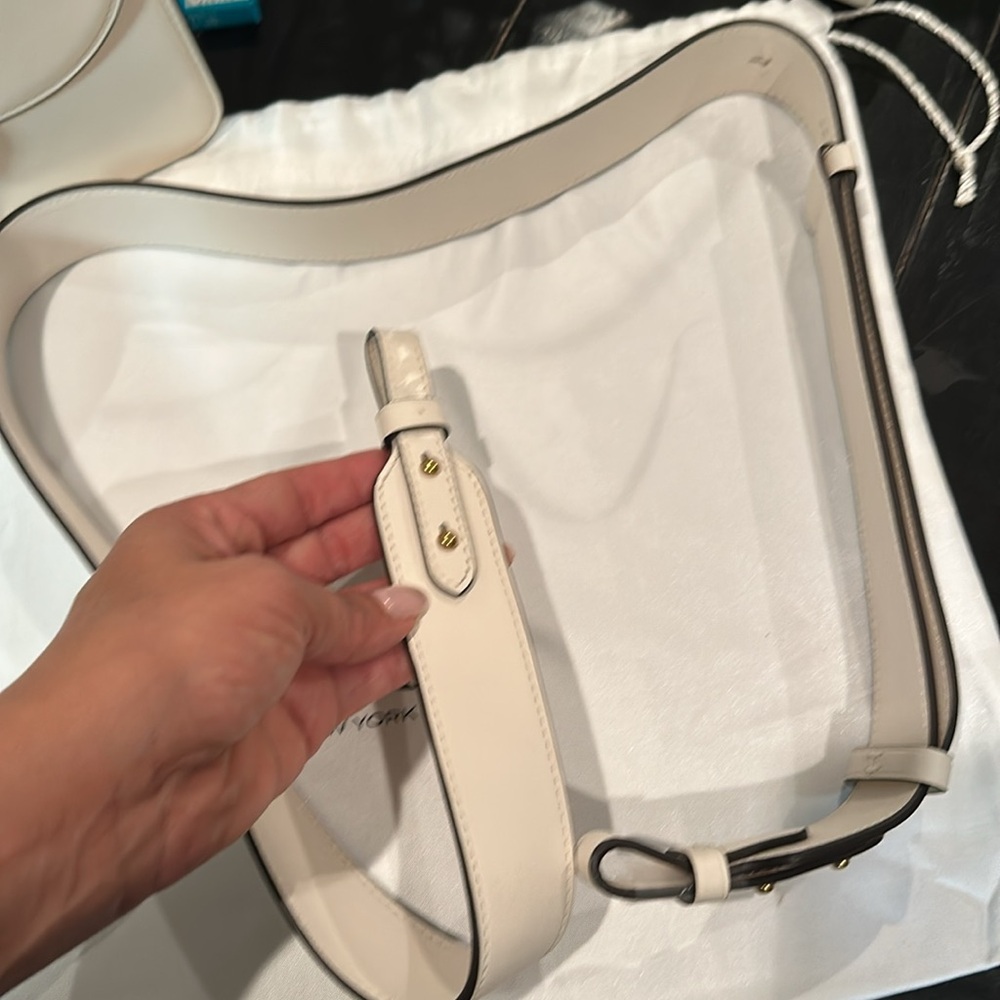 Coach Ivory Leather Top Handle w/two additional straps and dust bag. - Picture 4 of 14